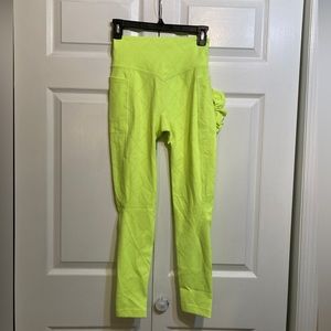 NWT SHEFIT Pocket Legging Size M Medium w/Hair Scrunchie